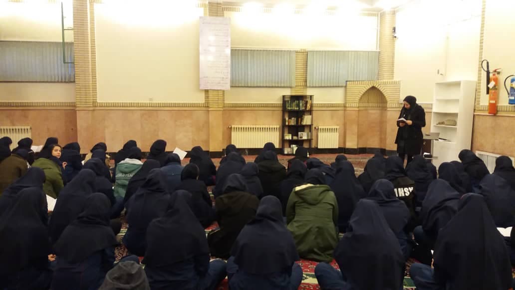 برگزاری زیارت عاشورا در مقطع متوسطه